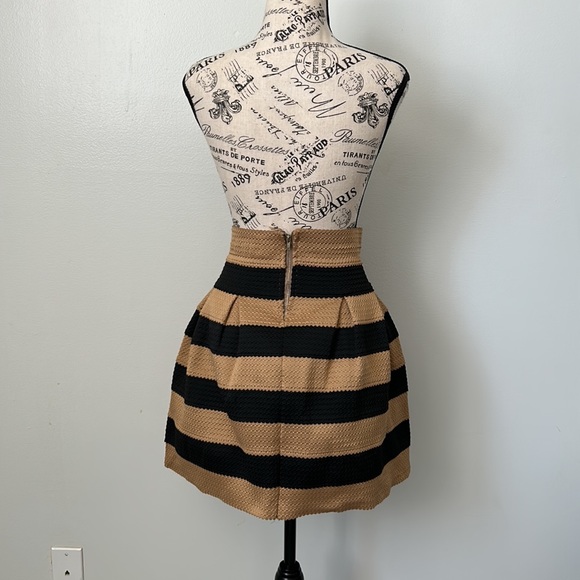 High waist skirt with great material of 80% polyester & 20% elastic - Picture 3 of 3